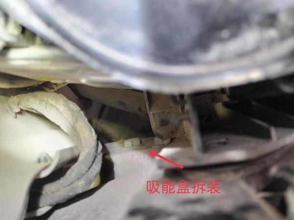 車停在自家院子裡被撞，這臺寶馬5系應該怎麼賠才好？