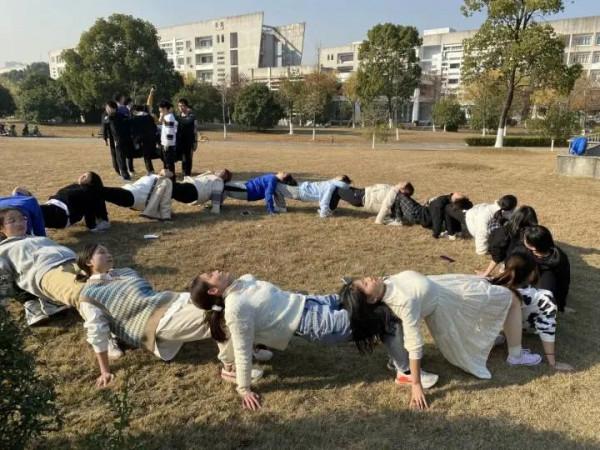 有人減重50斤,有人成了肌肉小夥!杭州這個大學老師的體育課火了 有人減重50斤,有人成了肌肉小夥!杭州這個大學老師的體育課火了