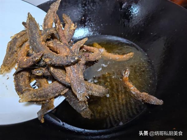 它是小溪裡的“精靈”,肉質細嫩,醃一醃入鍋一炸,外酥裡嫩忒香 它是小溪裡的“精靈”,肉質細嫩,醃一醃入鍋一炸,外酥裡嫩忒香