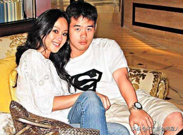 父親顏值驚為天人，兒女卻長得醜，這5位香港男神的基因被浪費了