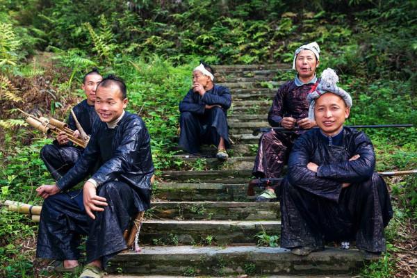 中國唯一允許擁有槍的村子，每個男人成年就能領一把槍