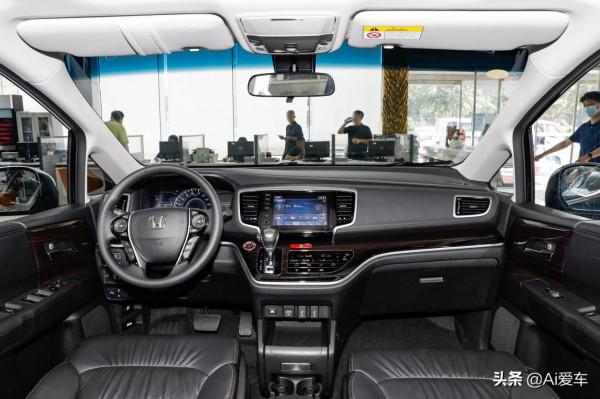 油耗比轎車還省的大7座MPV，日系合資高配高品質，實拍本田奧德賽