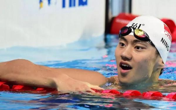 張國偉私接廣告被開除,如今自費復出引輿論!為何郭晶晶全身而退 張國偉私接廣告被開除,如今自費復出引輿論!為何郭晶晶全身而退