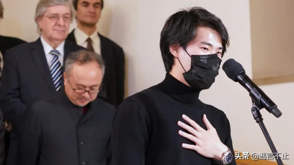 李雲迪奪冠21年後，又一華裔男孩成肖邦大賽冠軍，他們差距有多大