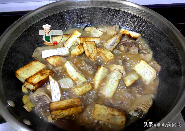 秋天，吃豬肉不如吃它，加芋頭燜一鍋真香，營養不上火，別不懂吃