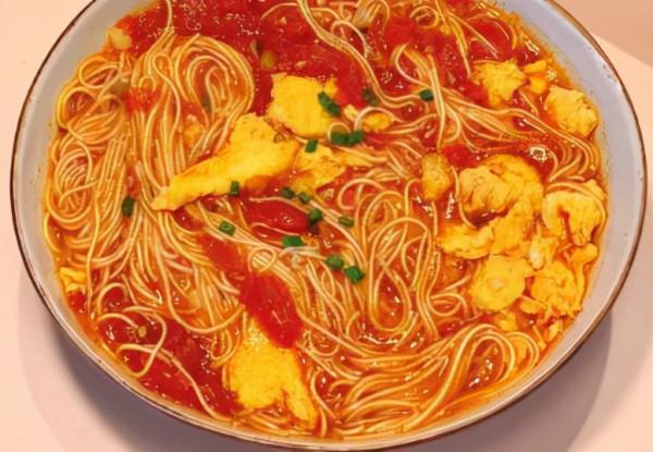 冬天的早晨吃一碗熱騰騰的湯麵，暖身又暖味，3款湯麵推薦給大家