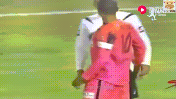 世界足壇難得一見的爆笑瞬間,只能說攝影師抓拍厲害 世界足壇難得一見的爆笑瞬間,只能說攝影師抓拍厲害