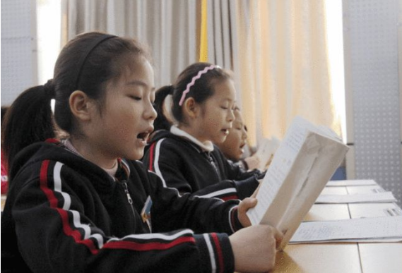 “童話大王”鄭淵潔怒批語文教材,言辭犀利毫不留情,卻引發共鳴 “童話大王”鄭淵潔怒批語文教材,言辭犀利毫不留情,卻引發共鳴