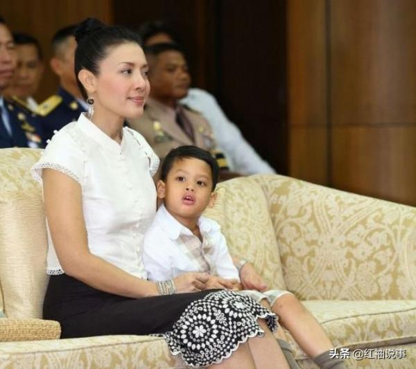 69歲泰王認清現實,跟軍方妥協原諒蘇提達,選擇犧牲西拉米母子 69歲泰王認清現實,跟軍方妥協原諒蘇提達,選擇犧牲西拉米母子