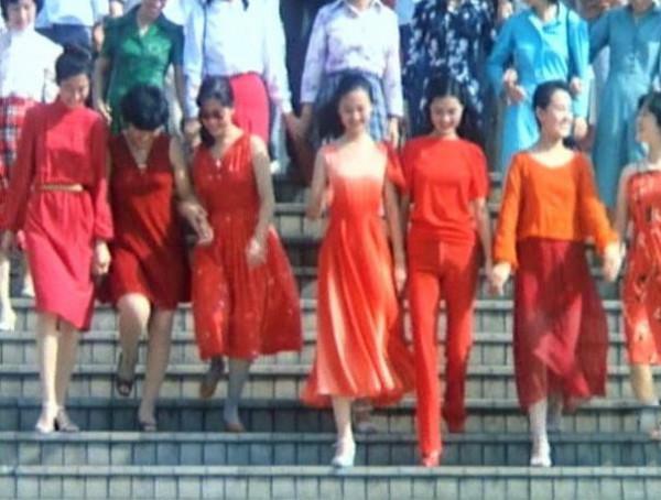 看了30多年前的“斬裙”比美，才明白：奶奶們才是真時尚