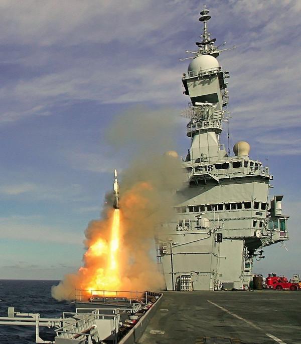 從法國海軍防空和反艦作戰角度，精確分析中法防空和反艦作戰攻防