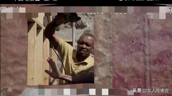 花1100元,買25個鐵桶,為兒子建房,生活很艱辛,但仍努力地活著 花1100元,買25個鐵桶,為兒子建房,生活很艱辛,但仍努力地活著