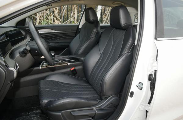 工薪族買車越經濟越好，這三款車都是自動擋，保養便宜還耐用