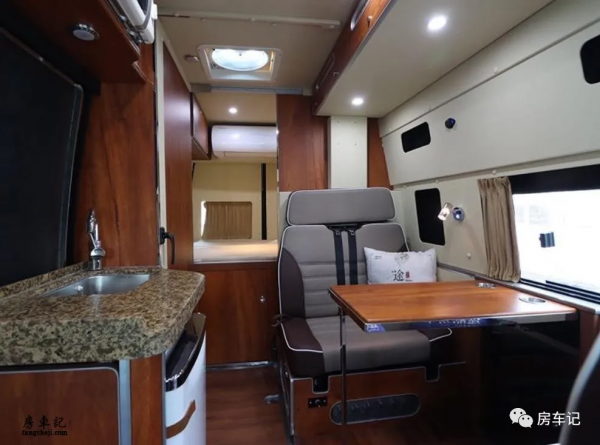 木紋和真皮的美妙體驗!專利設計加持!途酷酷旅行版房車 木紋和真皮的美妙體驗!專利設計加持!途酷酷旅行版房車