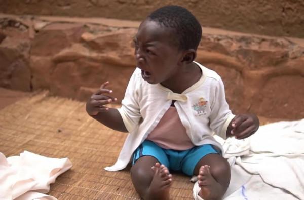 &OpenCurlyDoubleQuote;16根腳趾&rdquo;的他，出生就被父親拋棄，母親艱難的撫養他