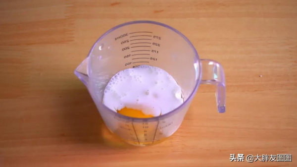 復刻！櫻桃小丸子裡的烤蘋果，一模一樣，一勺挖開，口水止不住了