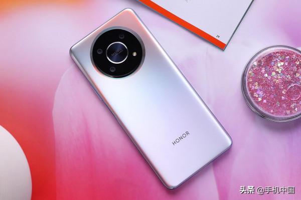 榮耀X30圖賞：超窄邊全視屏“牽手”鈦空銀 正反都美