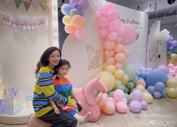 哥哥刷爆熱搜後,我卻被這位大灣區姐姐迷住了…… 哥哥刷爆熱搜後,我卻被這位大灣區姐姐迷住了……