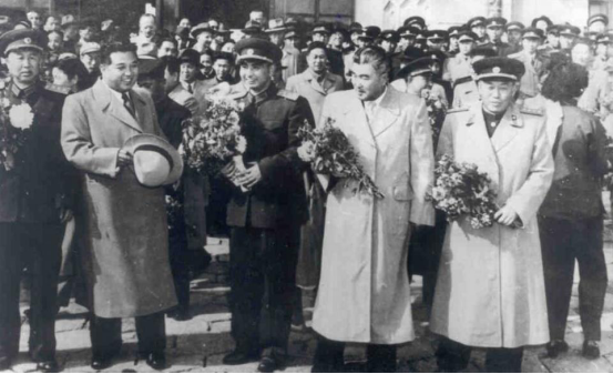 79年楊勇奉命來鄧小平住處，鄧：南疆形勢不安寧，請你到前面看看