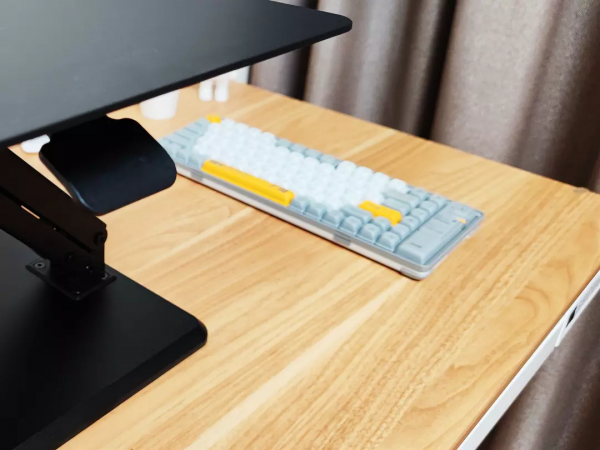 坐立兩用，辦公也可以很舒服！coiclic仙女座筆記本升降支架體驗