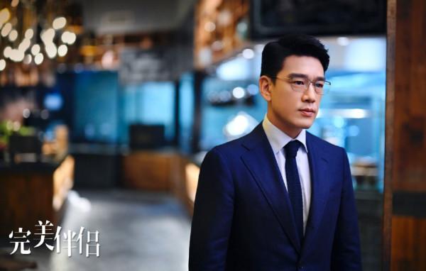 《完美伴侶》四集過後,喝名酒,住豪宅,這種夫妻劇有何意義 《完美伴侶》四集過後,喝名酒,住豪宅,這種夫妻劇有何意義