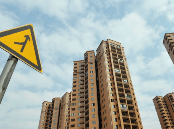 專家：房價下跌27%才合理，央行8字表態，房地產或迎來“降價潮”