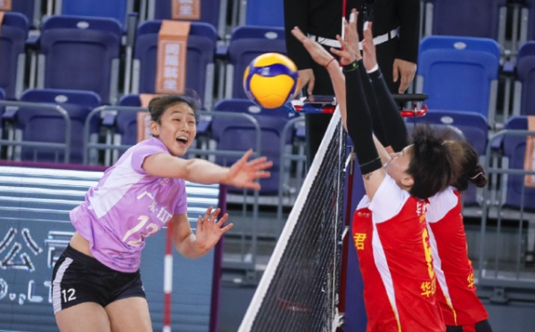 廣東女排主帥罵哭隊員！不是攔不到是身高吃虧，奇葩佈陣引吐槽