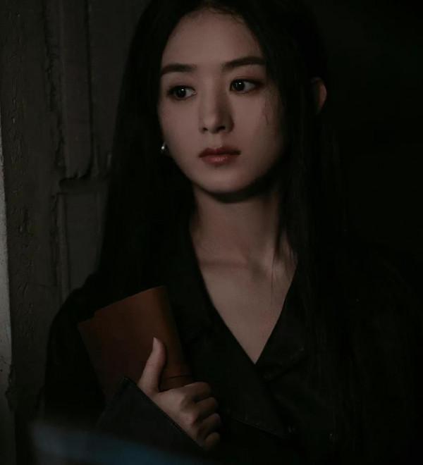 趙麗穎黑色皮衣新造型