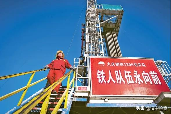 敢教日月換新天 敢教日月換新天