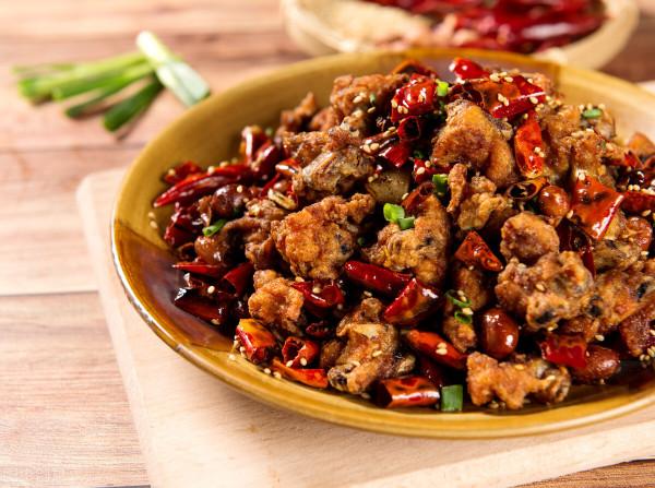 辣子雞的家常做法，簡單幾步，又香又酥，學會做給家人吃