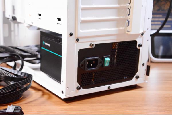 顏值線上，超頻三PCCOOLER）光愈機箱體驗，治癒系不只有小姐姐