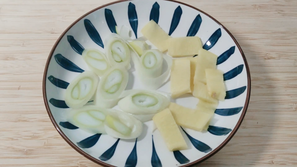 回民燉牛肉好吃的秘訣都在這裡，如何焯水有講究，五個獨家竅門