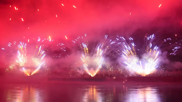 【網路中國節】月色嬋娟永靖夜 焰火耀天映新春