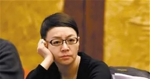 亞洲第一中鋒穆鐵柱墓地，墓誌銘述其一生，大郅鄭海霞淚別