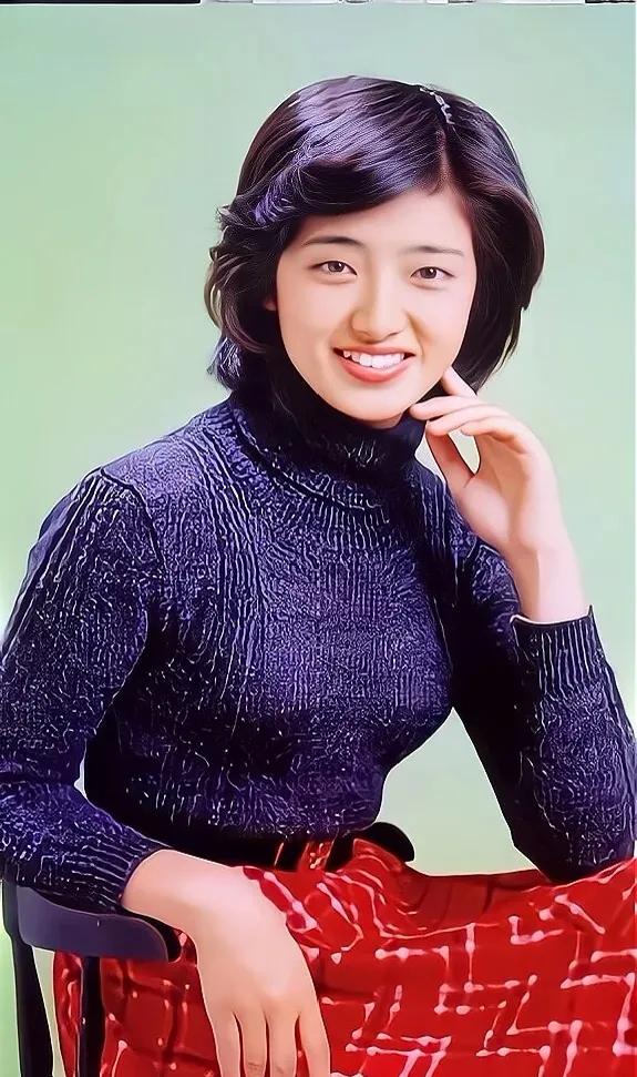 曾紅遍全世界的日本櫻花女神山口百惠，為愛隱退