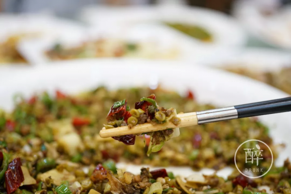 川菜最最基礎的回鍋肉，我找到一家館子炒得很好吃