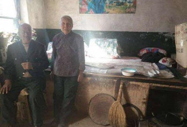 九旬抗日老兵，證件丟失沒法證明身份，指著博物館照片說：這是我