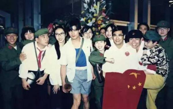 20張老照片:章子怡手拿可樂、王寶強在少林習武,時間再也回不去了