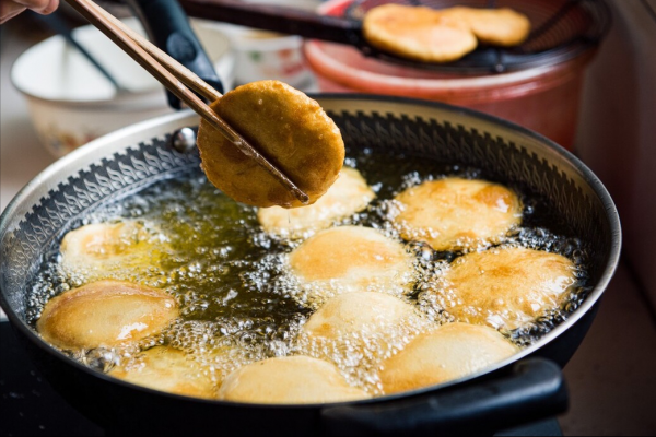 半碗麵粉一碗水,教你在家炸糖糕,個個圓鼓鼓的,香甜又酥脆 半碗麵粉一碗水,教你在家炸糖糕,個個圓鼓鼓的,香甜又酥脆