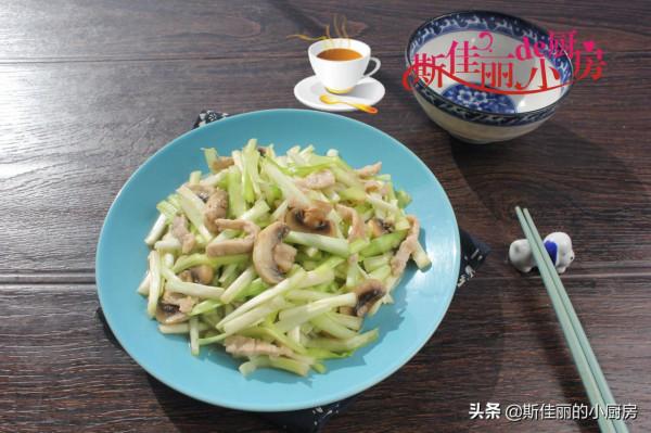 這三樣菜一起炒鮮美極了，簡單炒一炒5分鐘就能出鍋，頓頓必吃光