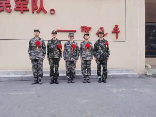 5朵“姐妹花”：全部考入北京頂尖985，如今同時成“最酷女兵”！