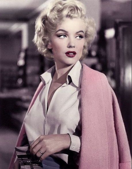 傑奎琳：24歲嫁肯尼迪，34歲成總統遺孀，再嫁希臘船王，人生完美