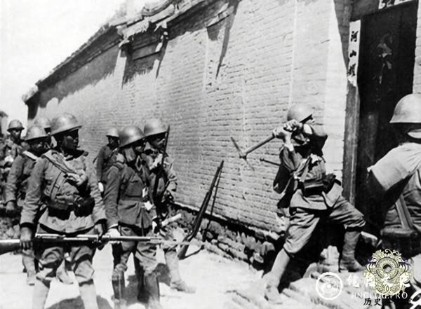 日軍殘忍罪行，當街折磨孕婦殘害胎兒，只為顯示自己的野戰能力