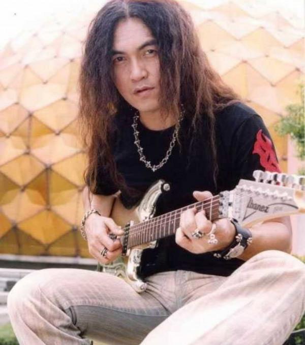 你可能不認識迪克牛仔是誰，但你一定聽過《有多少愛可以重來》