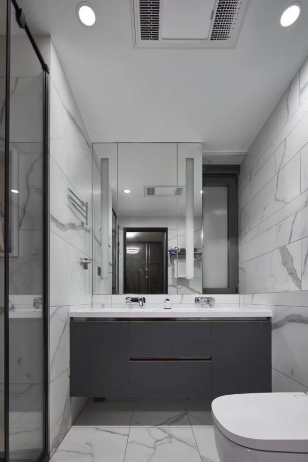 200平現代風四居室，三層疊級的方式背景牆+內建壁龕很別緻