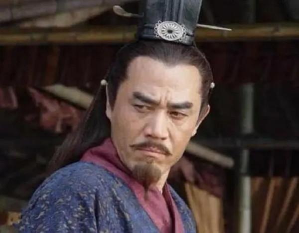 朱元璋偶遇六個道姑追打和尚，探查之後怒道：和尚殺頭，道姑進宮