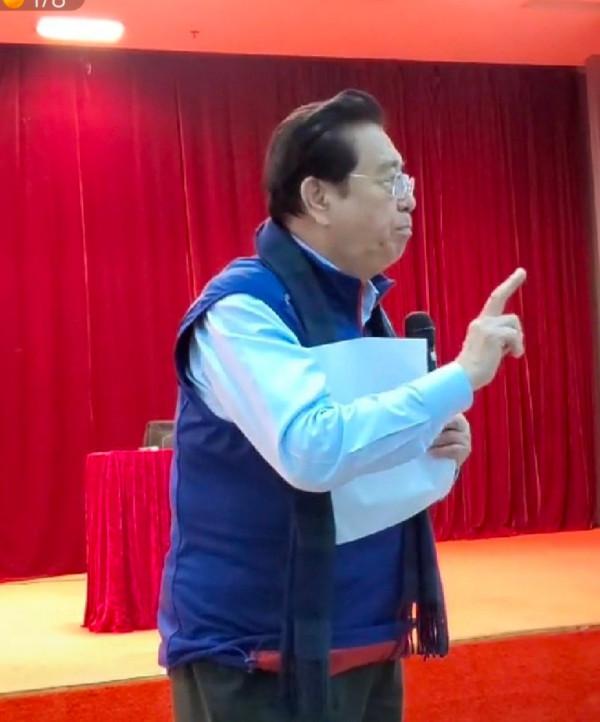 82歲李雙江飯桌上開嗓!妻子夢鴿一旁鼓掌,唱功卻遭網友吐糟 82歲李雙江飯桌上開嗓!妻子夢鴿一旁鼓掌,唱功卻遭網友吐糟