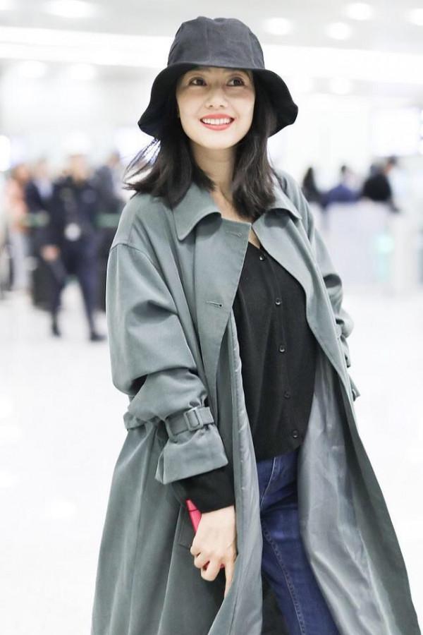 42歲高圓圓換新發型，新劇連穿3套風衣，配&OpenCurlyDoubleQuote;鎖骨發&rdquo;氣質都變了