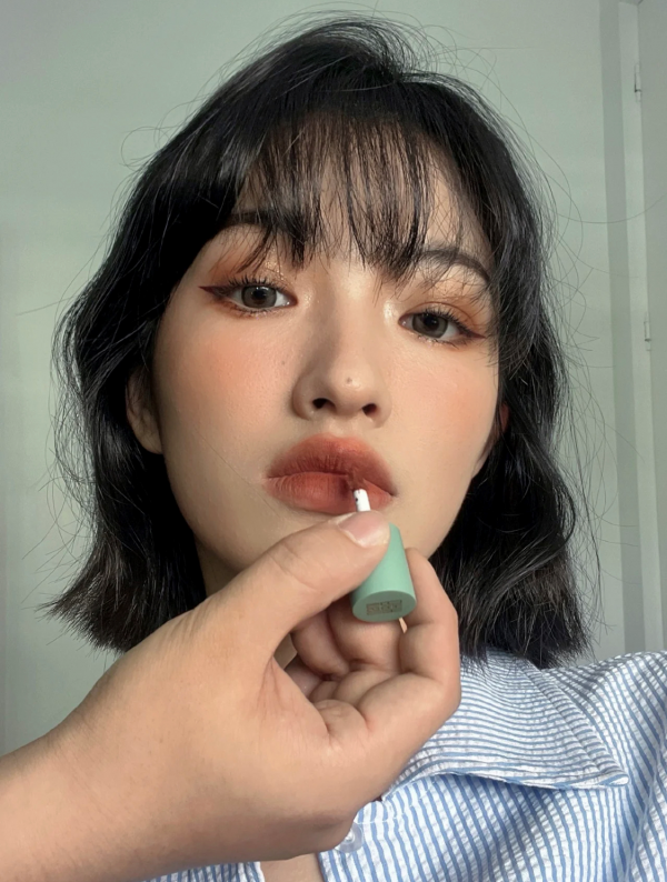 今年冬天流行的4支口紅，面板“暗黃”的女人塗，顯白又時髦高階