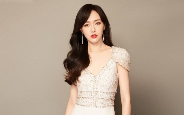 小八卦：唐嫣 羅雲熙 黃明昊 戚硯笛 林依晨 金世佳 林一 靳東